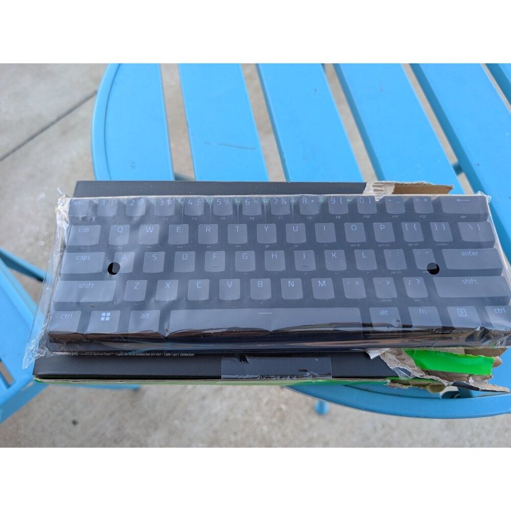 Razer Huntsman Mini 60% Keyboard - Picture 2 of 3